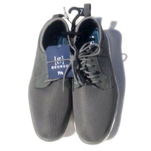 Sneakers . Size: 7 1/2 . w/ Memory Foam . Athletic . Casual or Fashion Shoes